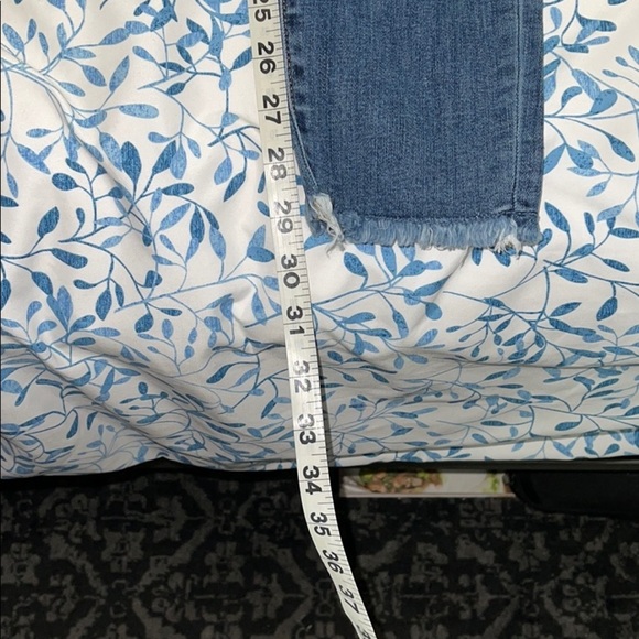 5/27 distressed knees skinny jeans - Picture 7 of 7